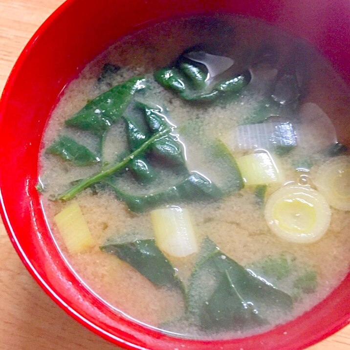 下茹でなし！ちぢみほうれん草のお味噌汁